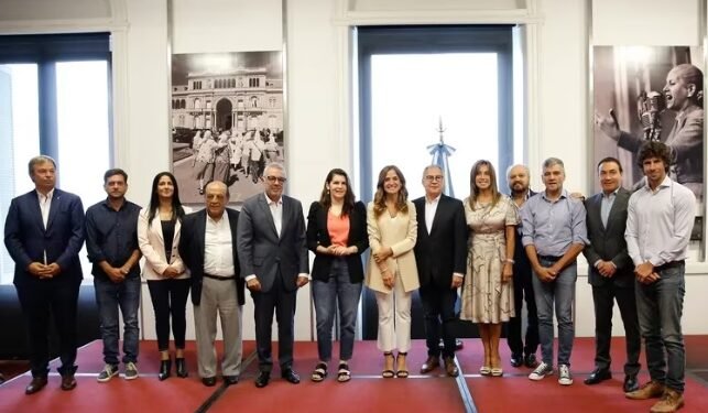 El gobierno asignará USD 10 millones en ayuda habitacional a oficialistas del conurbano