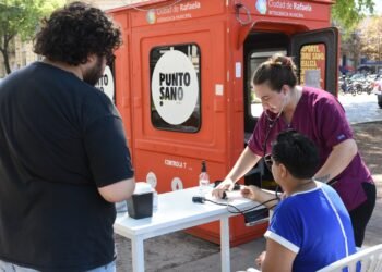 El Punto Sano atiende en la Plaza 25 Mayo