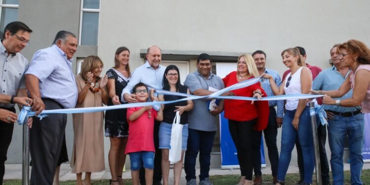 Perotti entregó 20 nuevas viviendas en Ceres