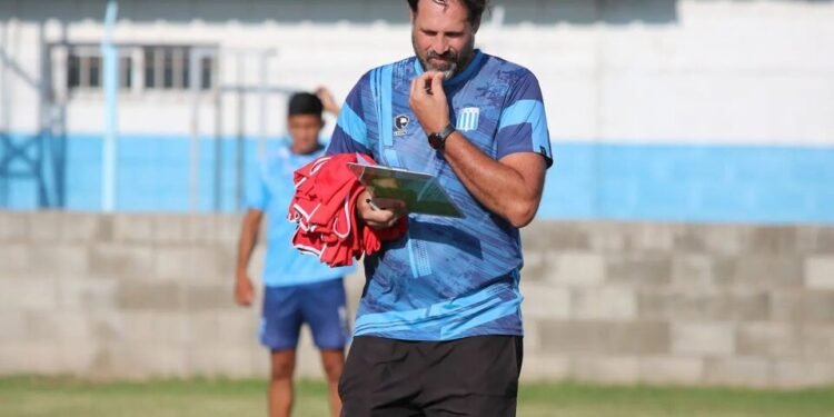 El DT de Racing de Córdoba palpita el duelo con los de Demichelis por Copa Argentina