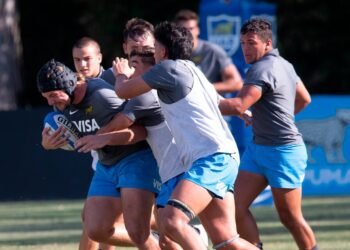 Los Pumas comenzaron una mini concentración en París