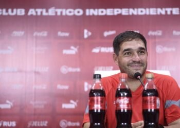 «No me voy a ir», dijo el DT Alerta roja en Independiente: Doman habló y Stillitano contestó