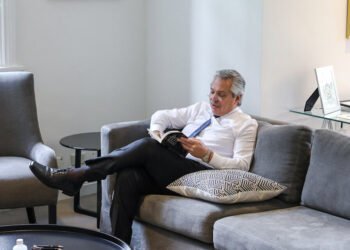 Actividades en Olivos y lo que dijo sobre su salud Alberto Fernández reconfigura su agenda por la hernia de disco lumbar