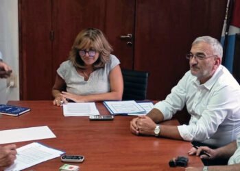 Firman convenios para obras en la región