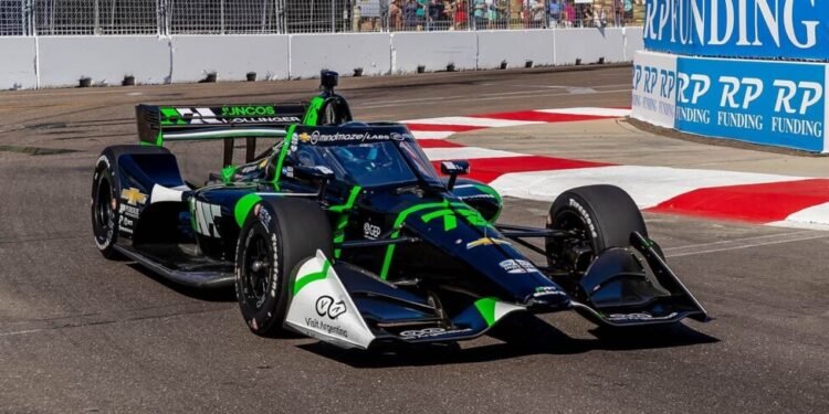 Gran debut de Canapino en Indy Car