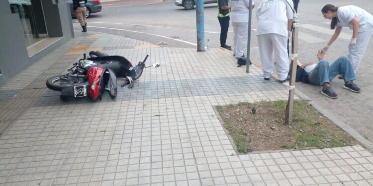 Fuerte accidente en pleno centro de la ciudad