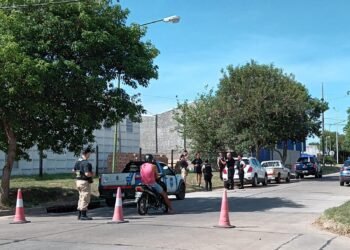 Robaron una camioneta y la dejaron abandonada