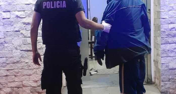 Intruso «atendido» por el dueño de casa: preso y al Hospital