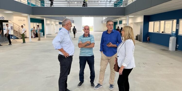 Castellano visitó el nuevo edificio de la UNRaf