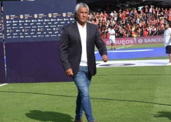 Se enfrentan el domingo Los últimos antecedentes de Colón – Atlético Tucumán hacen sonreír a Pipo Gorosito