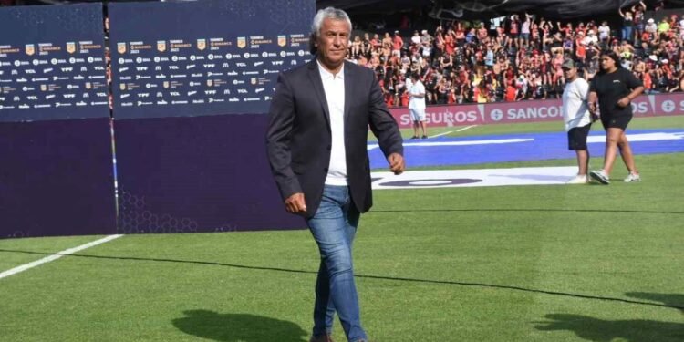 Se enfrentan el domingo Los últimos antecedentes de Colón – Atlético Tucumán hacen sonreír a Pipo Gorosito