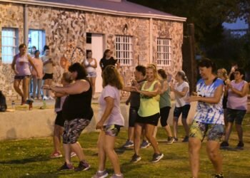 Zumba en barrio Fátima: Una actividad convocante y de alta participación