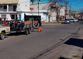 Golpeó a un inspector municipal con una barra de hierro y fue detenido