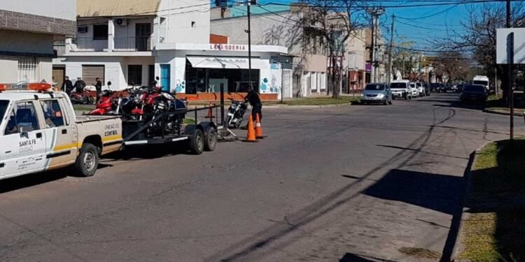 Golpeó a un inspector municipal con una barra de hierro y fue detenido