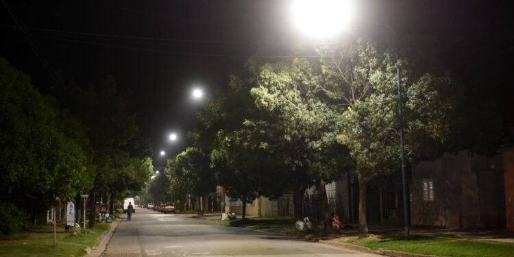 Nuevas luminarias led en barrio Güemes