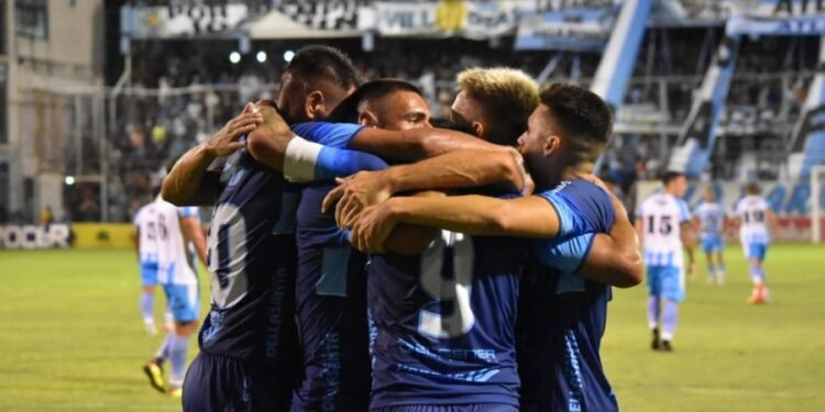 Atlético de Rafaela visita al Deportivo Riestra