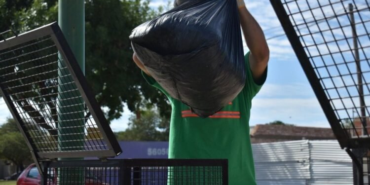 Atentos vecinos del oeste: les toca sacar los residuos de patio