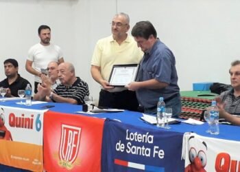 Calvo hizo entrega a la LRF de fútbol de la declaración de Interés Provincial de la Copa Dpto. Castellanos