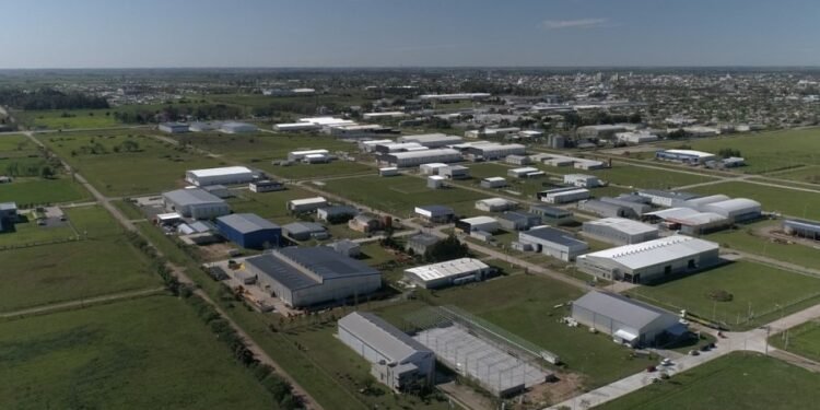 Entregan casi 4 millones para la construcción de la Plaza de la Industria