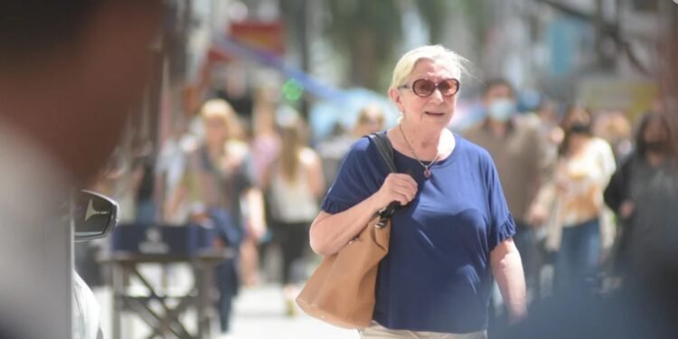 Tras la aplicación de los incrementos paritarios La jubilación mínima en Santa Fe supera la barrera de los $ 100.000