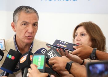 Paritarias: la provincia mejoró el ofrecimiento de incremento salarial a los gremios docentes y de la administración central