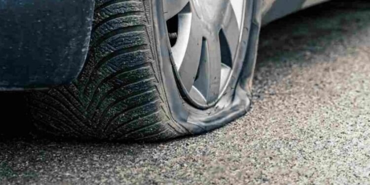 Le pincharon las 4 ruedas del auto en la cochera