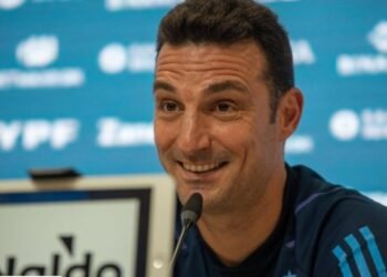 Scaloni: «La gente nos ve como héroes y eso es una alegría enorme»