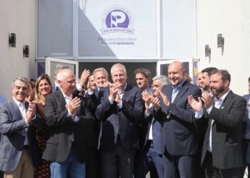 Perotti encabezó la inauguración del edificio del Polo Educativo Puerto General San Martín dependiente de la UNR