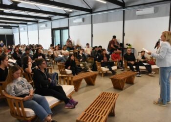 El municipio entregó becas universitarias, terciarias y agrotécnicas a más de 100 estudiantes