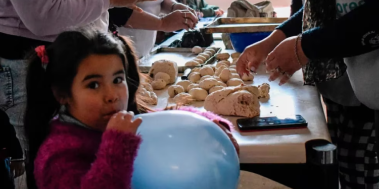 Frente a la crisis económica los movimientos sociales oficialistas reclaman más alimentos para los comedores