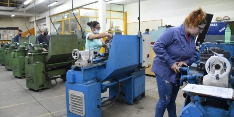 Capacitaron laborablemente a más de 30 mil personas en la provincia