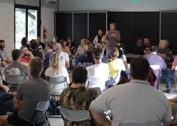El intendente Luis Castellano definió nuevas líneas de trabajo con sus equipos de territorio