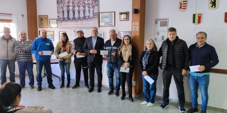 Encuentro de Calvo con representantes de instituciones intermedias