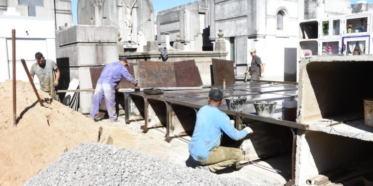 Construyen nuevos nichos en el Cementerio Municipal