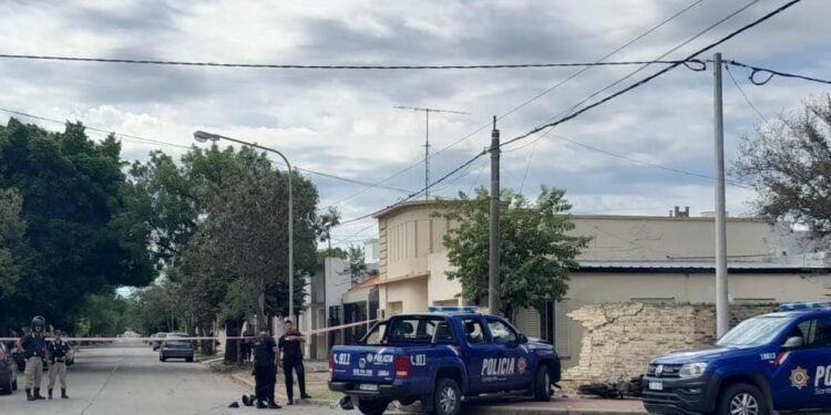 Móvil policial embistió y mató a un motociclista en Villa Dominga