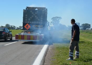 Realizan tareas de demarcación en la Autovía 19