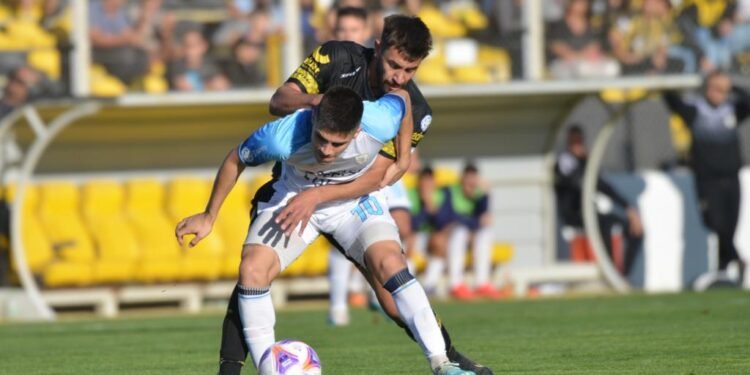 Atlético ganó tres puntos de oro en su visita a Madryn