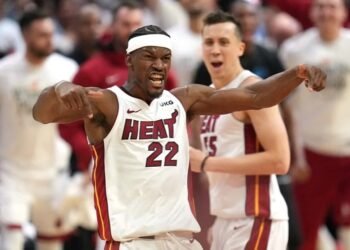NBA Brutales 56 puntos de Jimmy Butler para el triunfo de Miami ante Milwaukee y poner la serie en jaque