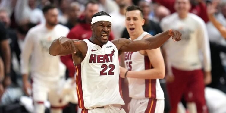 NBA Brutales 56 puntos de Jimmy Butler para el triunfo de Miami ante Milwaukee y poner la serie en jaque