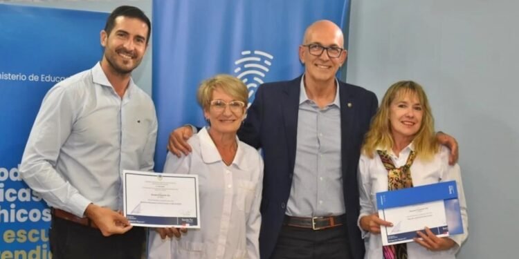 Participaron funcionarios provinciales Entregaron aportes para instituciones educativas del norte provincial