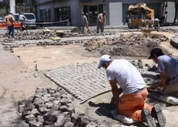 Cómo siguen los trabajos de restauración del adoquinado