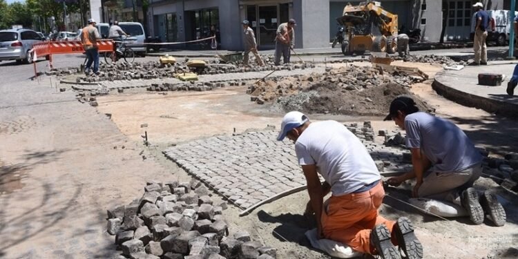 Cómo siguen los trabajos de restauración del adoquinado