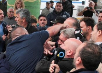 Cambio de estrategia Berni denunciará a quienes lo golpearon en la protesta de colectiveros
