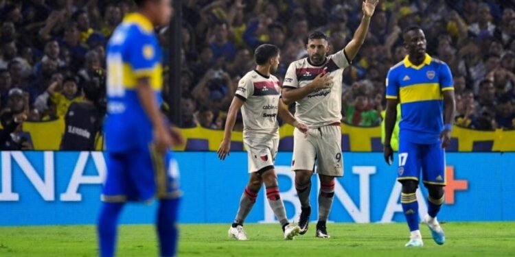 ¡Colón y su primera victoria!: Le ganó a Boca en la Bombonera