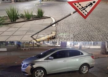 Alcoholizado chocó contra señales de tránsito en pleno centro