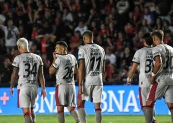 Sigue sin ganar y es puro nervios Colón se hunde y está meado por los elefantes