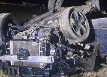 Despiste y vuelco En Córdoba un empresario murió y su esposa resultó herida tras un fatal accidente