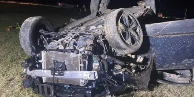 Despiste y vuelco En Córdoba un empresario murió y su esposa resultó herida tras un fatal accidente