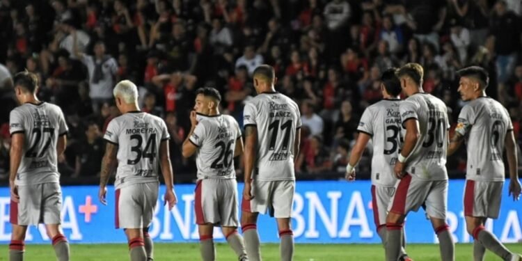 Sigue sin ganar y es puro nervios Colón se hunde y está meado por los elefantes