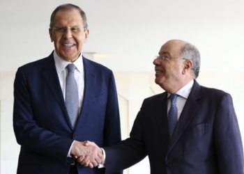 El canciller de Rusia llegó a Brasil para agradecer el apoyo de Lula